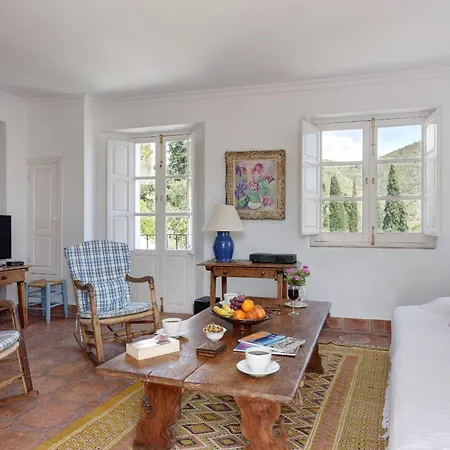 Villa The Old Mill: Pool Sleeps 8 Wifi 4 Bed Views *