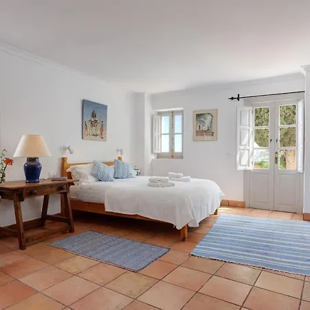 The Old Mill: Pool Sleeps 8 Wifi 4 Bed Views Villa *