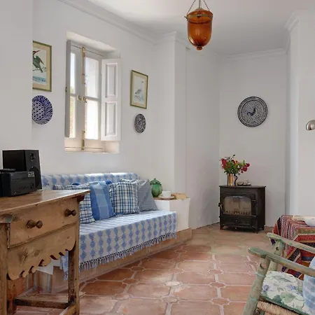 The Old Mill: Pool Sleeps 8 Wifi 4 Bed Views *