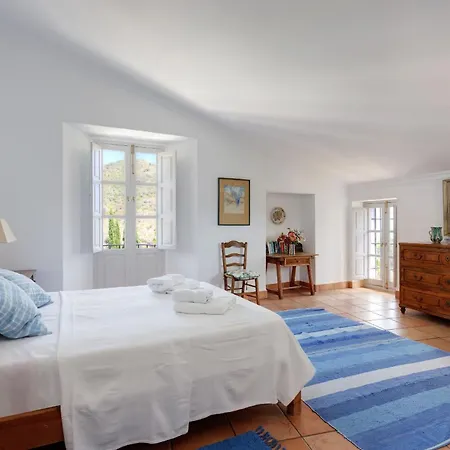 The Old Mill: Pool Sleeps 8 Wifi 4 Bed Views *