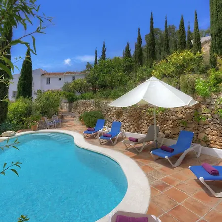 Villa The Old Mill: Pool Sleeps 8 Wifi 4 Bed Views
