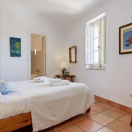 Villa The Old Mill: Pool Sleeps 8 Wifi 4 Bed Views *