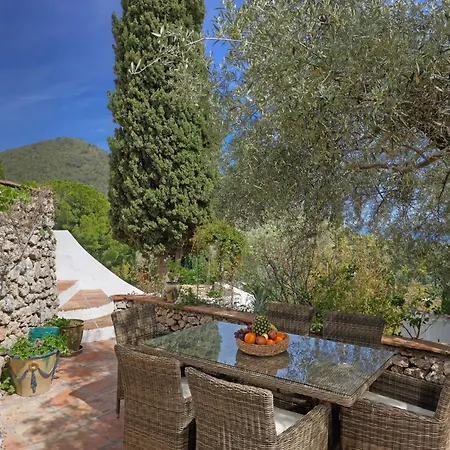 Villa The Old Mill: Pool Sleeps 8 Wifi 4 Bed Views *