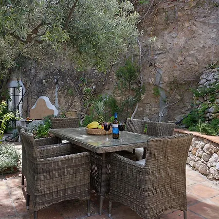 Villa The Old Mill: Pool Sleeps 8 Wifi 4 Bed Views Frigiliana